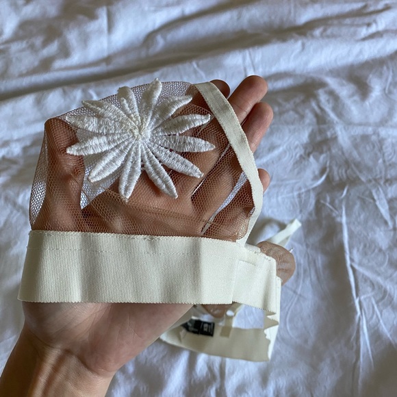 For Love and lemons mesh with flower detail bra - Picture 2 of 4